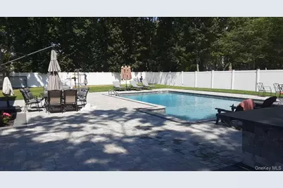 7 Sweet Briar Path, Lake Grove, NY 11755 - Photo 11