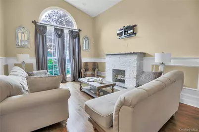 7 Sweet Briar Path, Lake Grove, NY 11755 - Photo 3