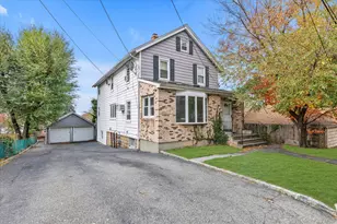 8 Jackson St, Glen Cove, NY 11542 - Photo 3