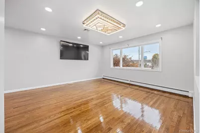 14 Hilton Court, Hicksville, NY 11801 - Photo 3