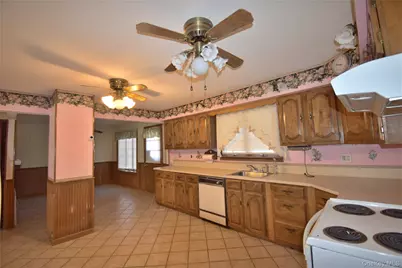 297 Clarice Boulevard, Holbrook, NY 11741 - Photo 5