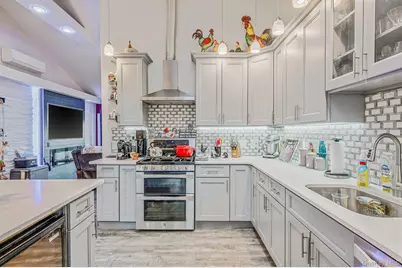 287 Clearmeadow Drive, East Meadow, NY 11554 - Photo 29