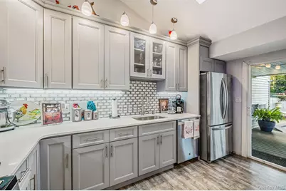 287 Clearmeadow Drive, East Meadow, NY 11554 - Photo 27