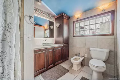 287 Clearmeadow Drive, East Meadow, NY 11554 - Photo 37