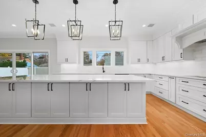 39 Cobalt Lane, Westbury, NY 11590 - Photo 17