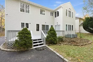 11 Drury Ln, Great Neck, NY 11023 - Photo 23