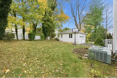 11 Drury Lane, Great Neck, NY 11023 - Photo 27
