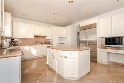 11 Drury Lane, Great Neck, NY 11023 - Photo 9