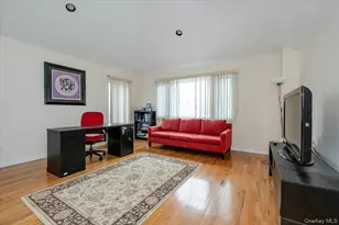 11 Drury Ln, Great Neck, NY 11023 - Photo 13