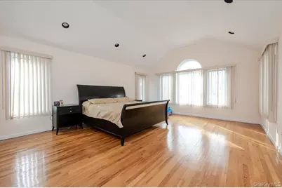 11 Drury Lane, Great Neck, NY 11023 - Photo 15