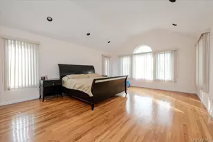 11 Drury Ln, Great Neck, NY 11023 - Photo 15