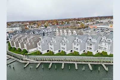 352 Marina Pointe Drive #352, East Rockaway, NY 11518 - Photo 5