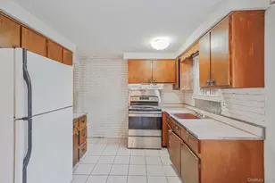 98 Rose Pl, Selden, NY 11784 - Photo 7