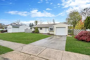 98 Rose Pl, Selden, NY 11784 - Photo 3