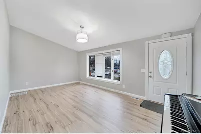 7 Kristin Court, Bay Shore, NY 11706 - Photo 5