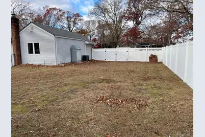 10 Pine Street N, Lake Grove, NY 11755 - Photo 5