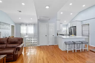 131 S 5th Street, Bethpage, NY 11714 - Photo 5