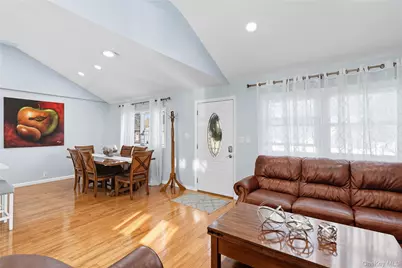 131 S 5th Street, Bethpage, NY 11714 - Photo 7