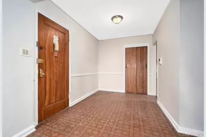 27-10 Parsons Boulevard #6H, Flushing, NY 11354 - Photo 3
