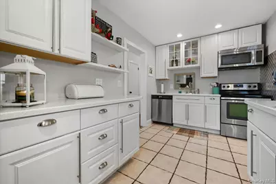 233 S Alleghany Avenue, Lindenhurst, NY 11757 - Photo 9