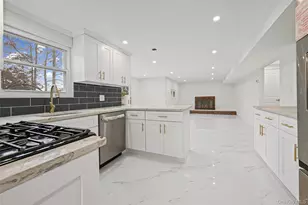 42 Holiday Park Dr, Centereach, NY 11720 - Photo 5