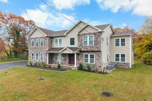 4 Coventry Ct, Wheatley Heights, NY 11798 - Photo 3