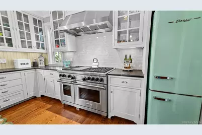 1055 Bridge Pointe Lane, Yorktown Heights, NY 10598 - Photo 21