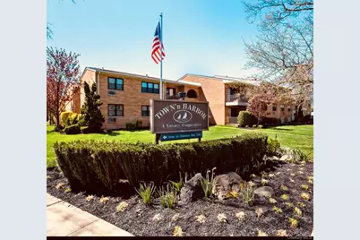 59 Hampton Place #20D, Freeport, NY 11520 - Photo 1