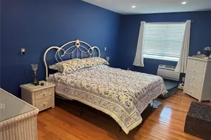 59 Hampton Pl, Freeport, NY 11520 - Photo 9