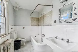 190 Lincoln Ave, Mineola, NY 11501 - Photo 9