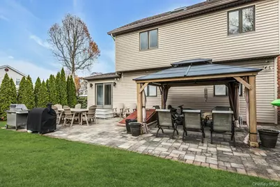 94 Pequot Lane, East Islip, NY 11730 - Photo 21