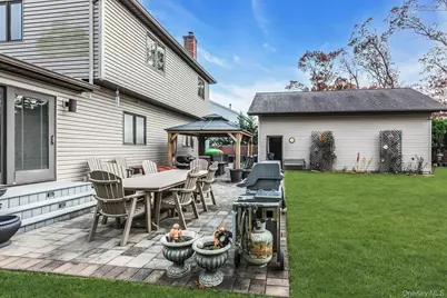 94 Pequot Lane, East Islip, NY 11730 - Photo 23