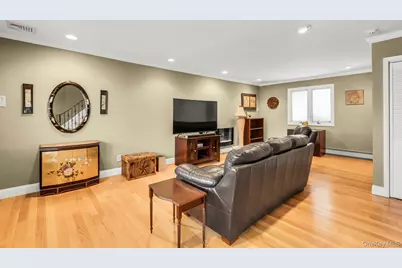 94 Pequot Lane, East Islip, NY 11730 - Photo 5