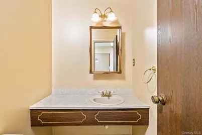 705 Cabot Court W, Saint James, NY 11780 - Photo 15