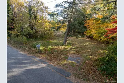 81 Old Broadway Avenue, Sayville, NY 11782 - Photo 17