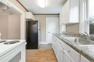 284 S Quaker Ln, Hyde Park, NY 12538 - Photo 7