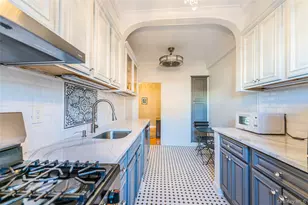 43 Floral Blvd, Floral Park, NY 11001 - Photo 11