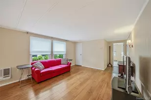 91 Village Cir W, Manorville, NY 11949 - Photo 7