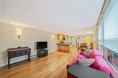 91 Village Circle W, Manorville, NY 11949 - Photo 5