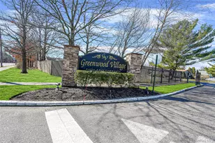 91 Village Cir W, Manorville, NY 11949 - Photo 27