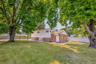 1563 Baldwin Blvd, Bay Shore, NY 11706 - Photo 45