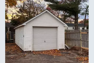 515 Sweezy Avenue, Riverhead, NY 11901 - Photo 11