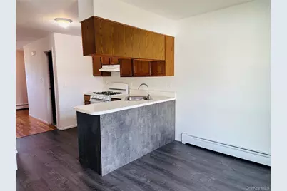 176 A Jackson Avenue, Syosset, NY 11791 - Photo 5