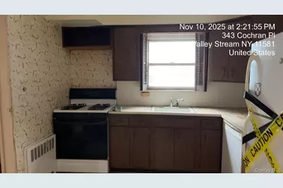 343 Cochran Place, Valley Stream, NY 11581 - Photo 9