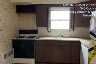 343 Cochran Pl, Valley Stream, NY 11581 - Photo 9