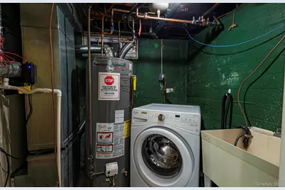 7836 271st Street, New Hyde Park, NY 11040 - Photo 25