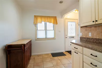 7836 271st Street, New Hyde Park, NY 11040 - Photo 9