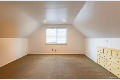 7836 271st Street, New Hyde Park, NY 11040 - Photo 19