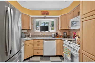 15 Duke Place, Glen Cove, NY 11542 - Photo 11