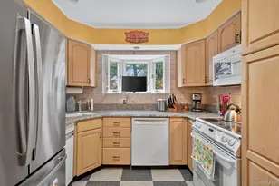 15 Duke Pl, Glen Cove, NY 11542 - Photo 11